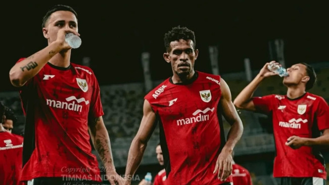 Eliano Reijnders, Ricky Kambuaya, dan Miliano Jonathans. [Dok. PSSI]